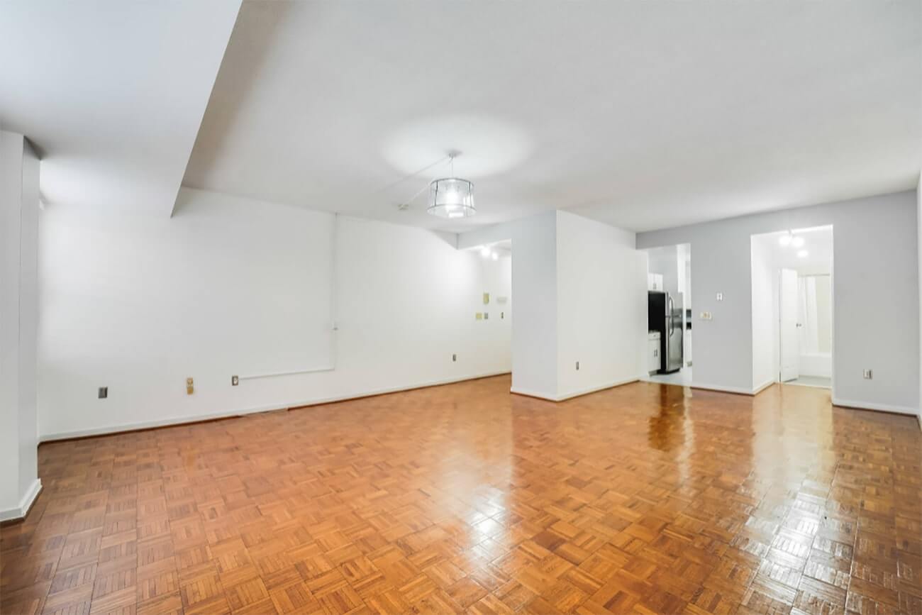 A room without virtual staging services