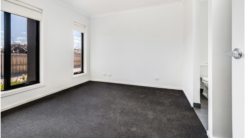 Empty room before virtual staging