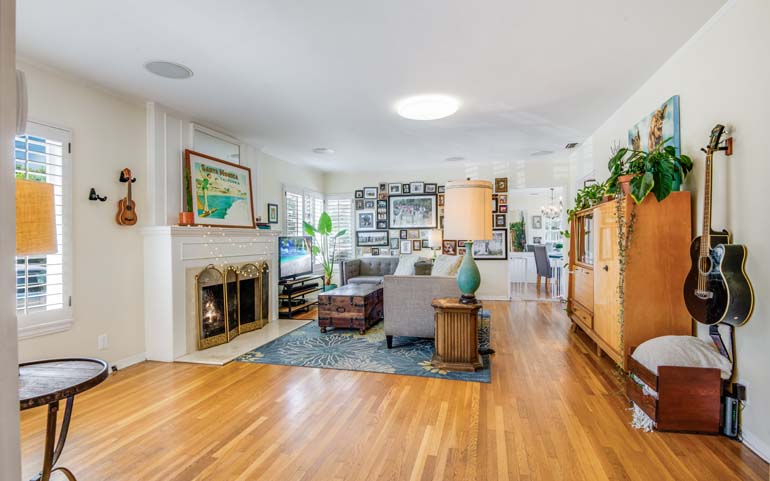 Cluttered room with mismatched interiors