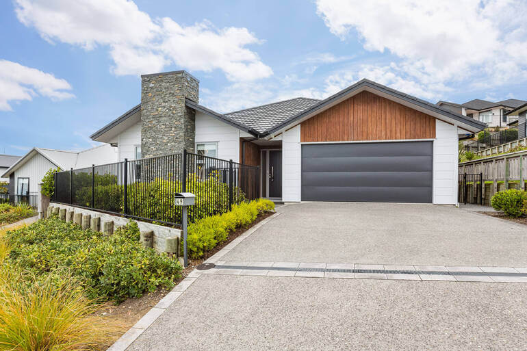 Real Estate Photo Editing by PhotoUp
