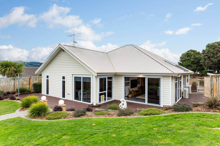Real Estate Photo Editing by PhotoUp