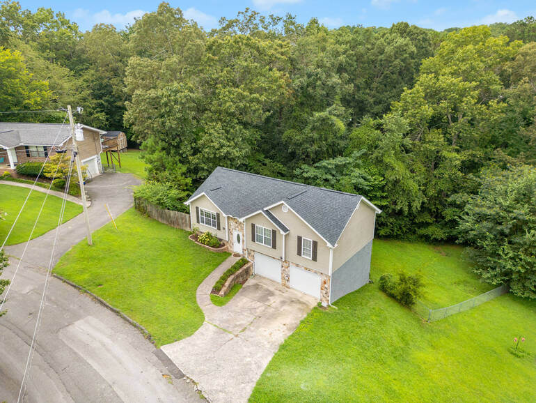 Real Estate Photo Editing by PhotoUp