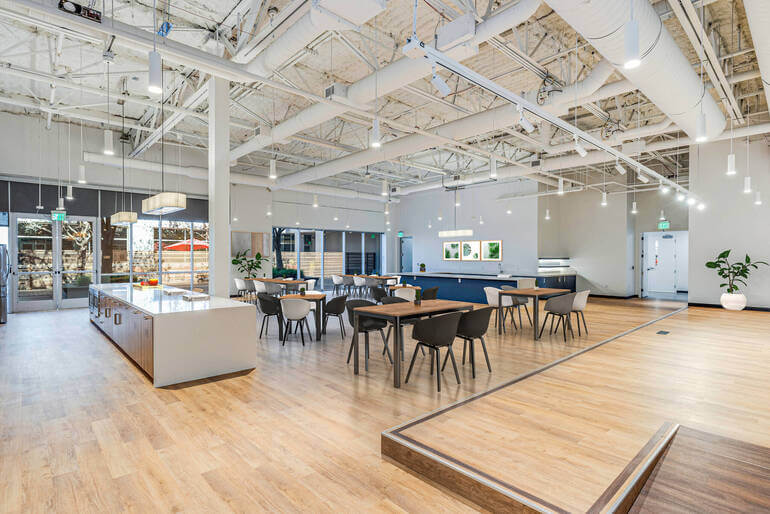 Commercial Virtual Staging by PhotoUp