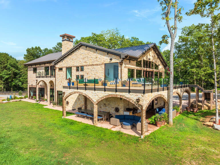 Real Estate Photo Editing by PhotoUp