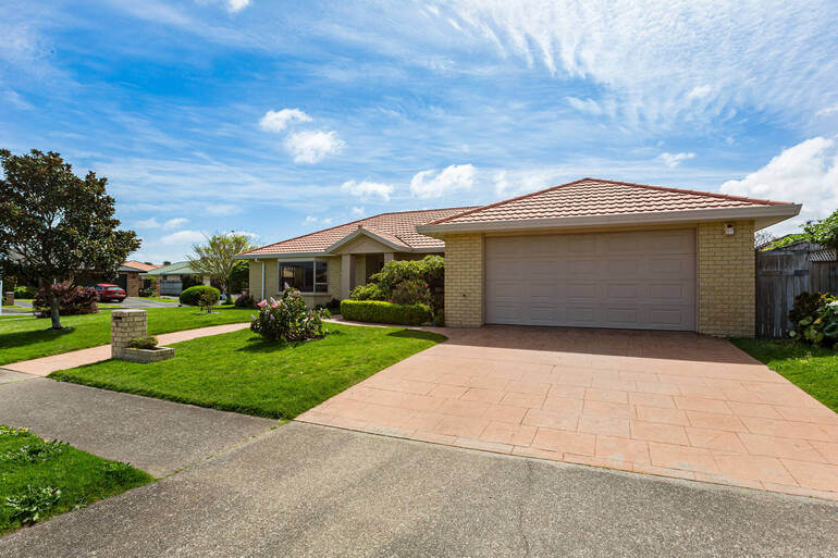 Real Estate Photo Editing by PhotoUp