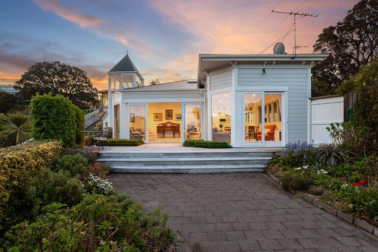 Real Estate Photo Editing by PhotoUp