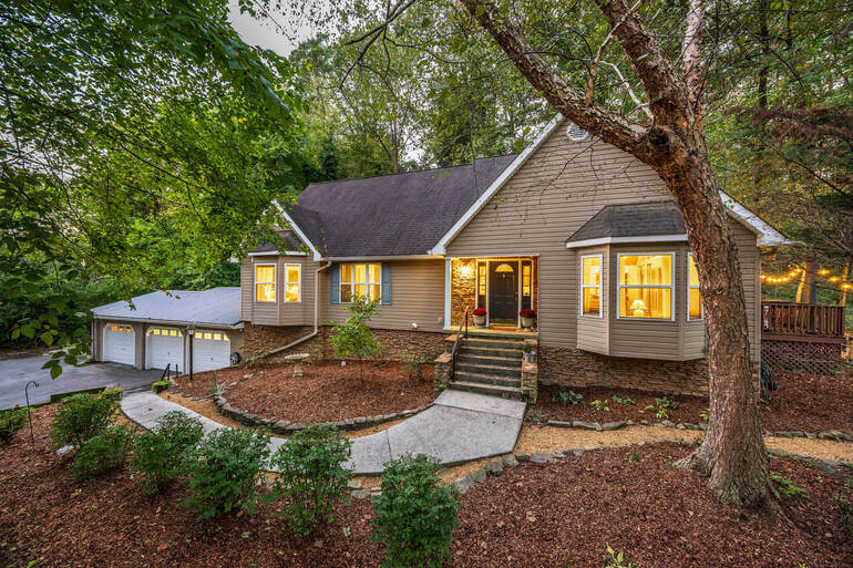 Real Estate Photo Editing by PhotoUp