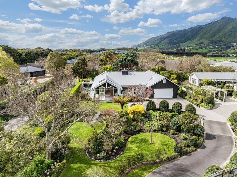 Real Estate Photo Editing by PhotoUp