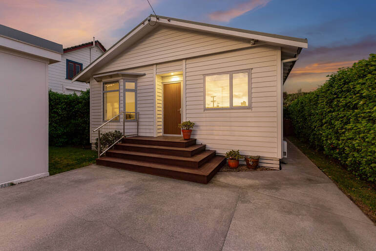 Real Estate Photo Editing by PhotoUp