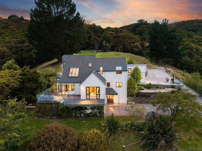 Real Estate Photo Editing by PhotoUp