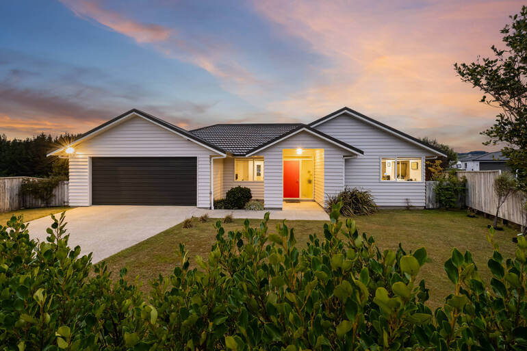 AI Real Estate Photo Editing by AgentUp