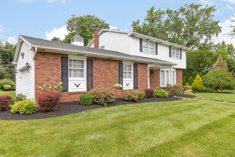 Real Estate Photo Editing by PhotoUp