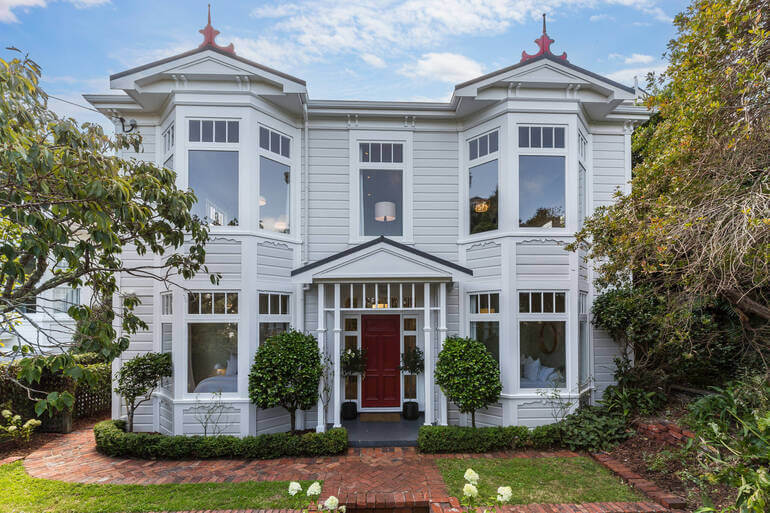 Real Estate Photo Editing by PhotoUp