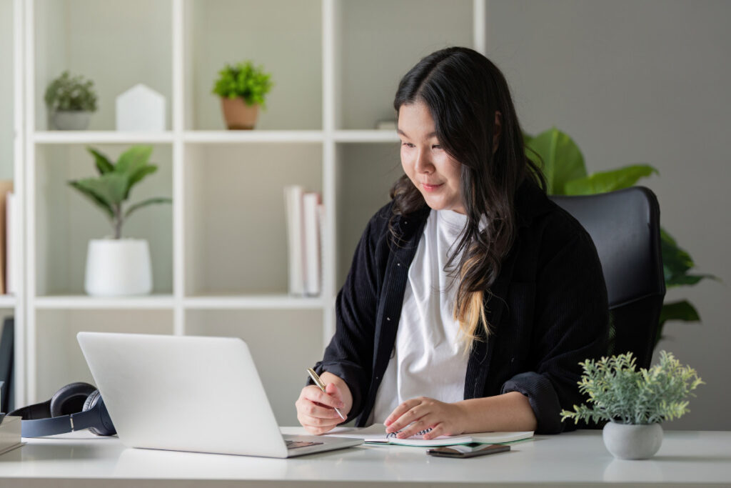 Virtual assistant for photographers managing admin tasks.