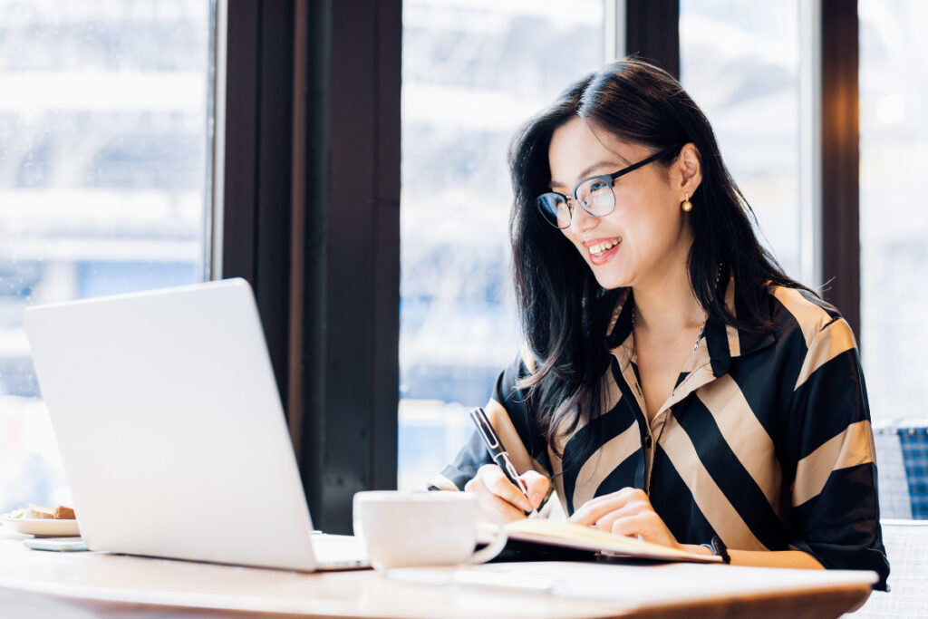Virtual assistant for photographers managing client tasks.