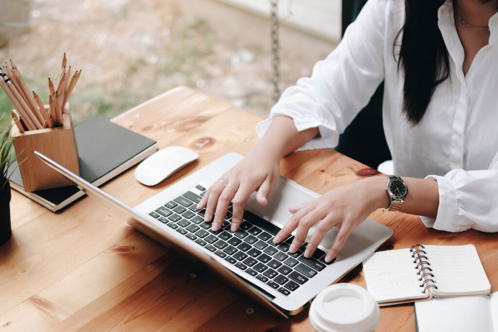 Photography virtual assistant managing growth coordinator tasks