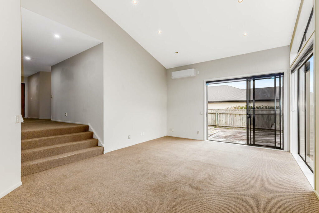 Empty living room before AI virtual staging