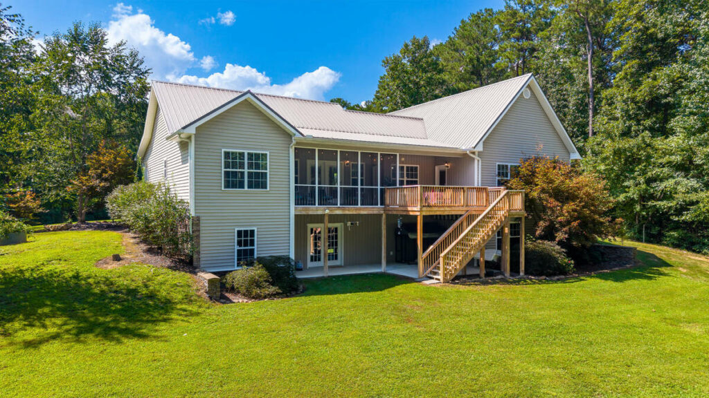 Architecture photography of a residential home exterior with balanced exposure and vibrant details.