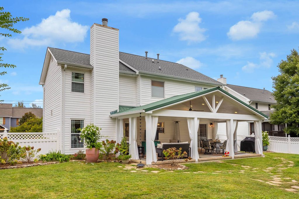 Backyard exterior photo featuring a covered patio for AI photo culling.